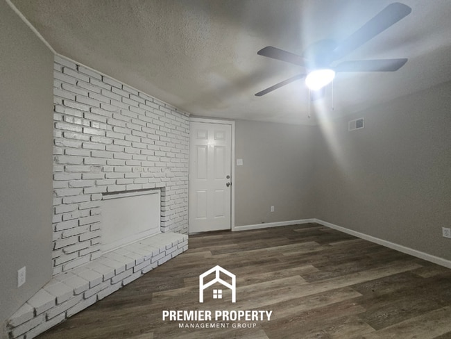 Building Photo - 8 St Celeste Dr