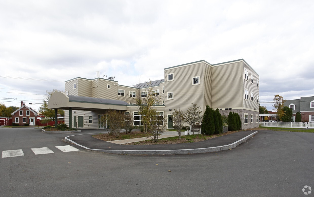 Pleasant Crossing Apartments in Waterville, ME