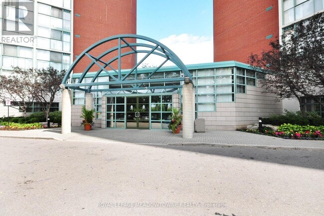Photo du bâtiment - 4205-4205 Shipp Dr