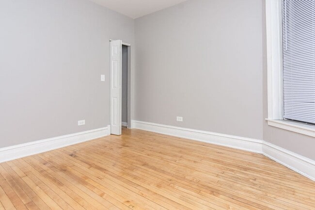 Building Photo - 5048 S Laflin St