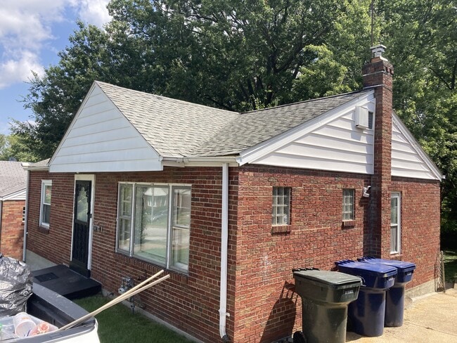 Building Photo - 5520 Floy Ave