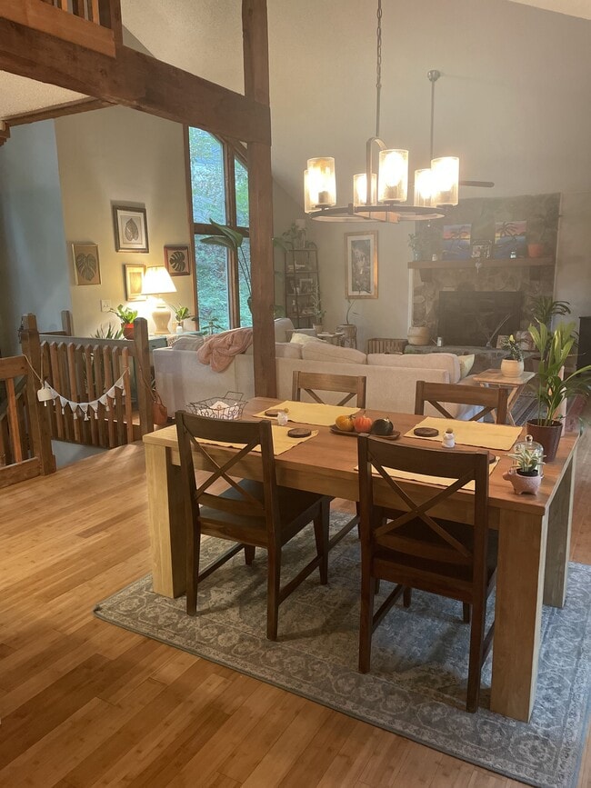 Photo - 1543 Hillhaven Dr House