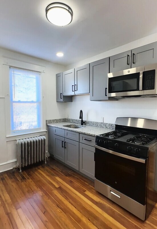 Building Photo - 171 Lewis Ave