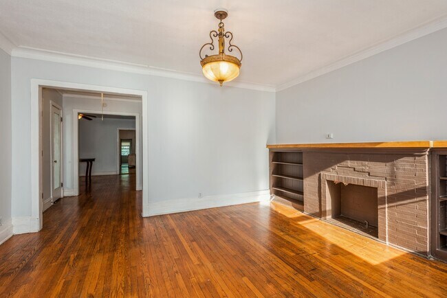 Foto del edificio - 6517 N Bosworth Ave