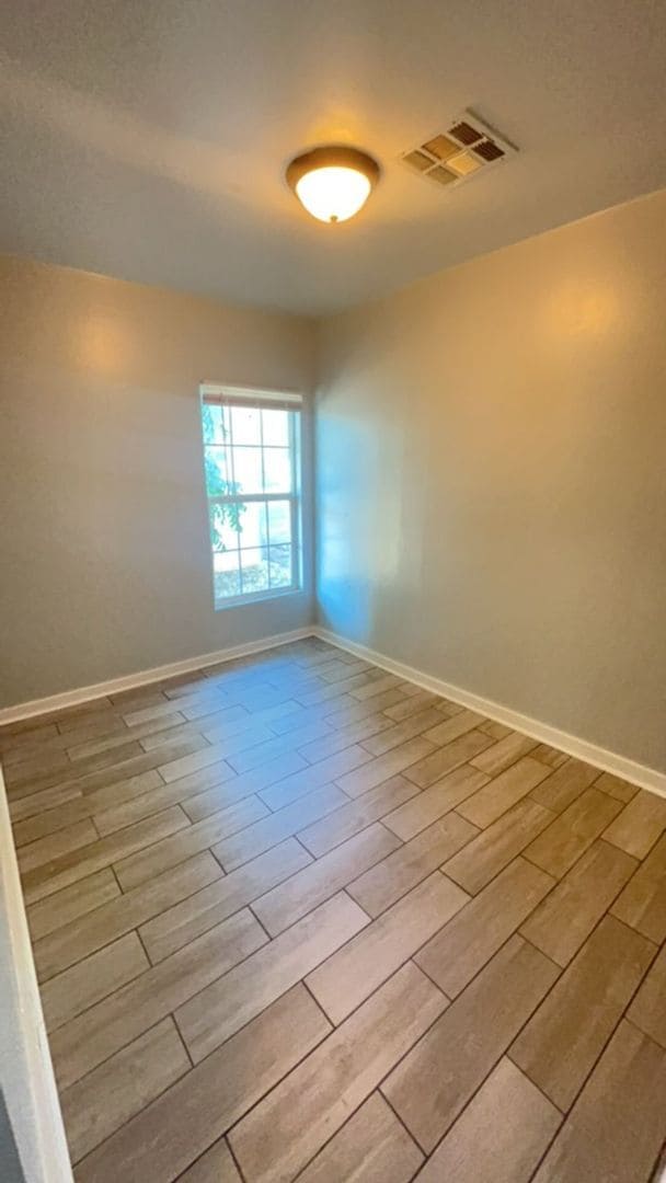 Building Photo - 1511 W Elm Ave