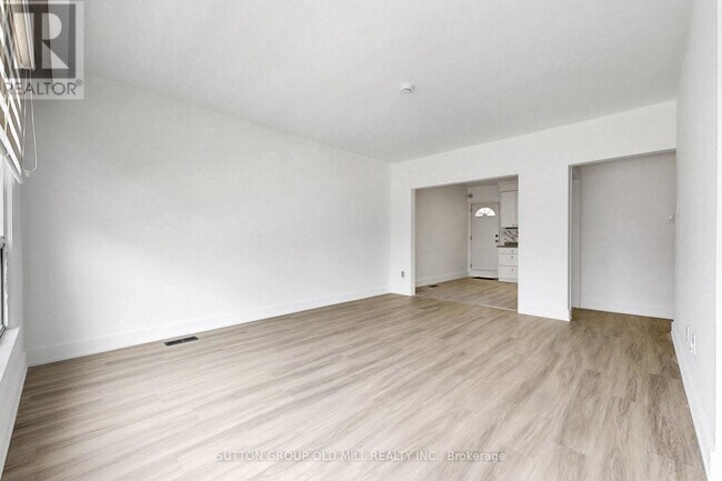 Photo du bâtiment - 809A ST CLAIR AVENUE W