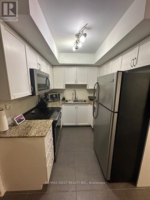 Photo du bâtiment - 816 Lansdowne Ave