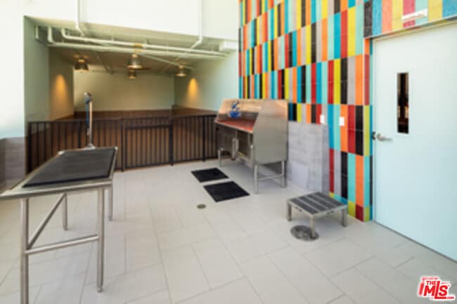 Building Photo - 687 S Hobart Blvd