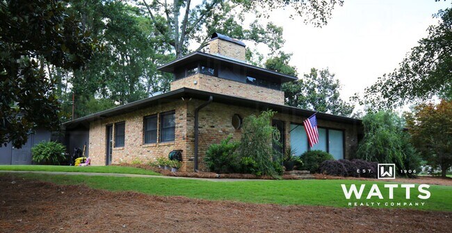 Foto del edificio - 3-Bedroom 3-Bath Executive Home in Mountain Brook
