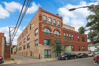 Building Photo - 2343 N Greenview Ave