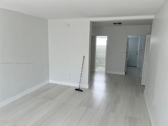 Building Photo - 944 Meridian Ave