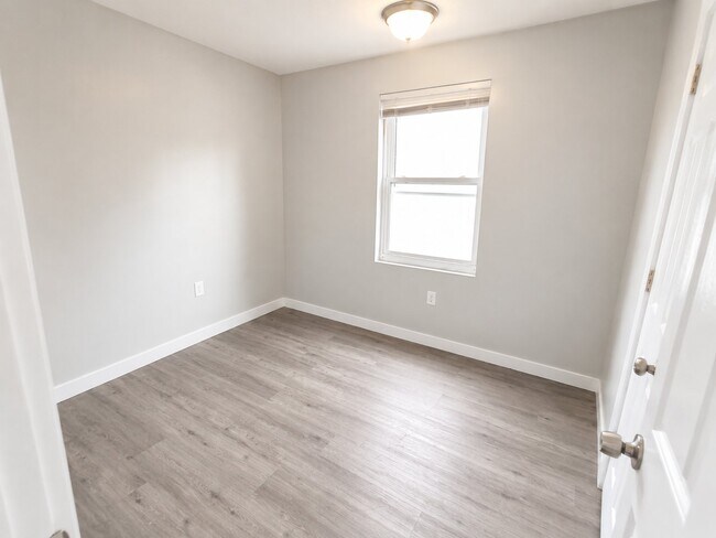 Foto del edificio - 182 Brookdale Ave