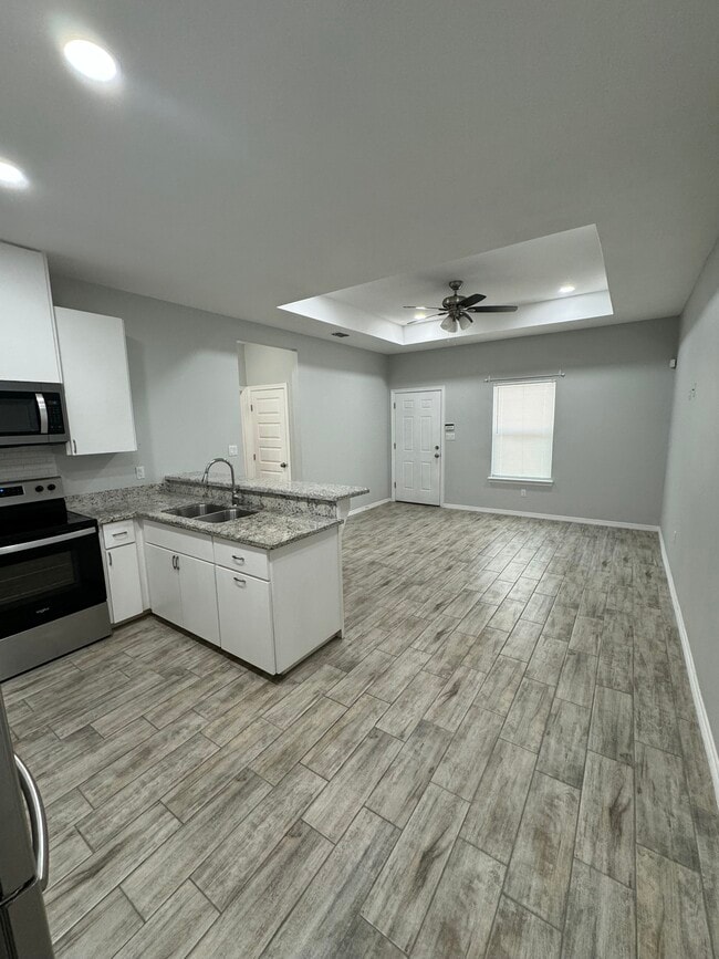 Building Photo - 1401 W Heritage Dr