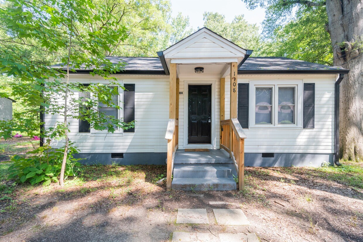 Primary Photo - 1108 W Walnut Ave