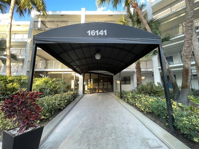 Foto del edificio - 16141 Blatt Blvd