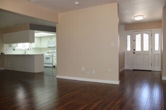 Building Photo - 1513 Dana Way
