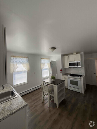 Building Photo - 393 Highland Ave