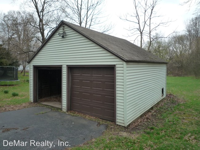 Building Photo - 5005 Simon Rd