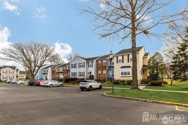 Building Photo - 2 Mochen Ct