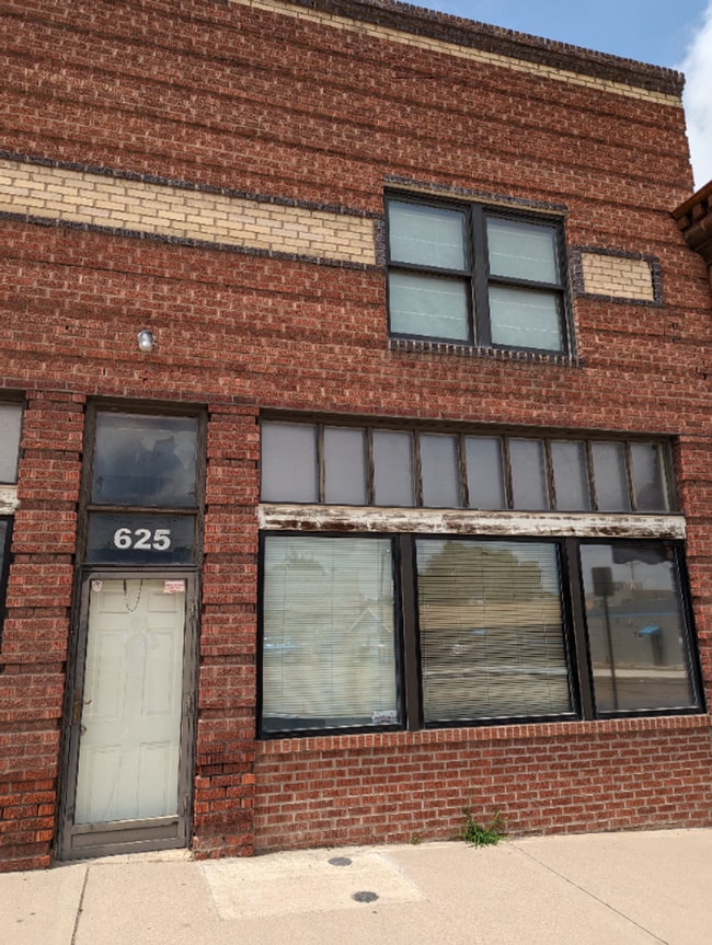 Building Photo - 625 S Union Ave
