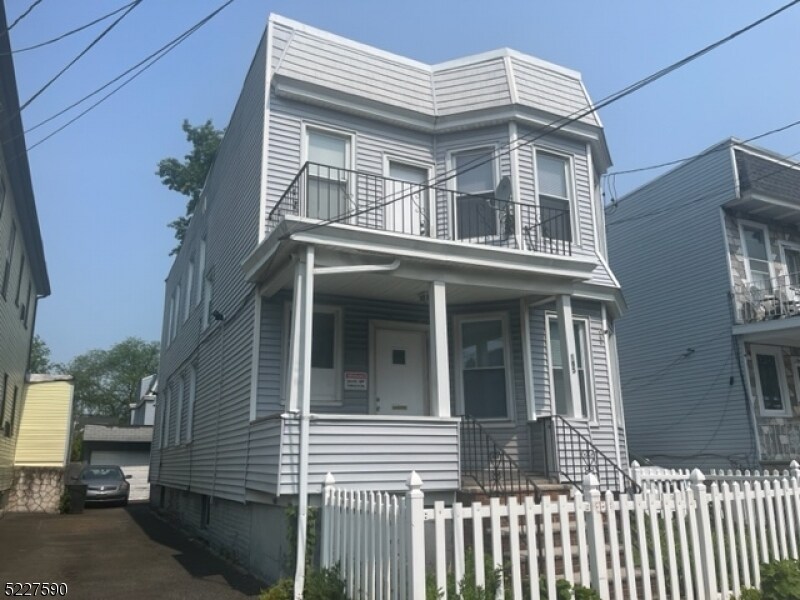 Foto principal - 185 Dewey St