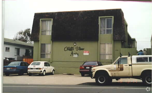 Primary Photo - Cliffs View Apartments