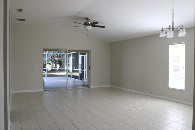 Foto del edificio - ** AVAILABLE NOW! ~ Pet Friendly POOL HOME...