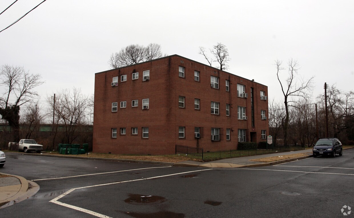 Building Photo - River Bend Apartments
