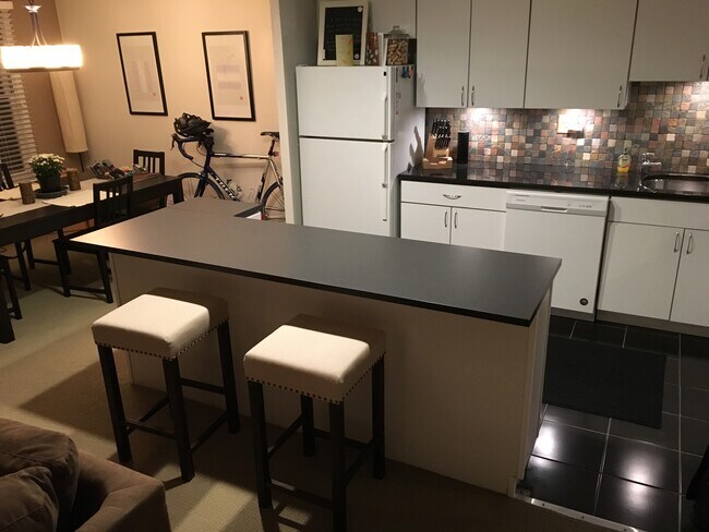 Kitchen - 1220 Park Ave W