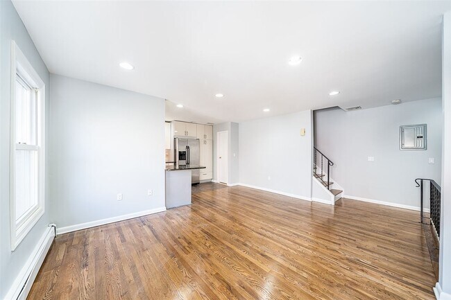 Building Photo - 86 Grand St
