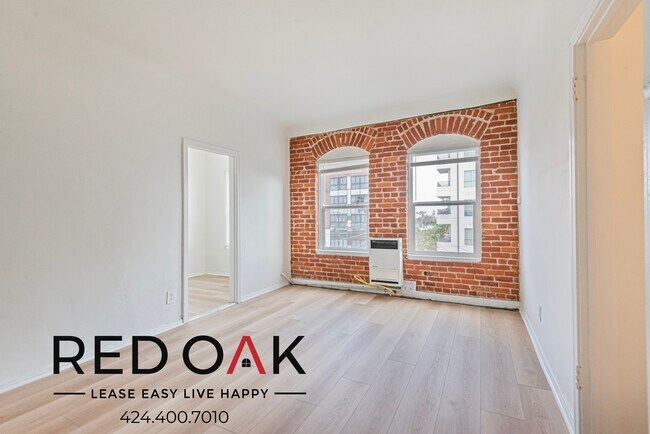 Building Photo - 974 S Gramercy Pl