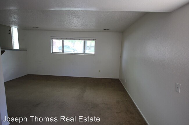 Building Photo - 1426 280 E