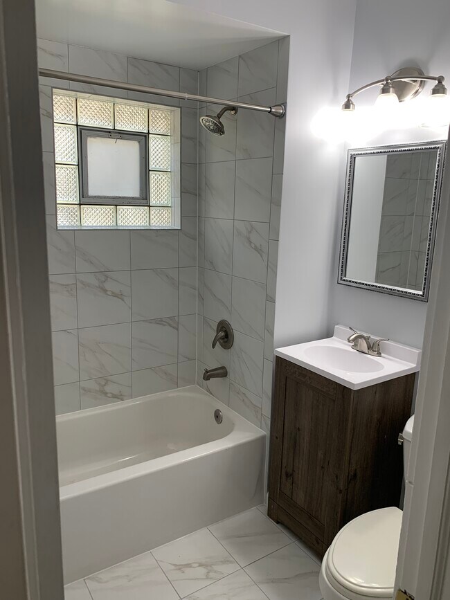Bathroom - 1513 W School St
