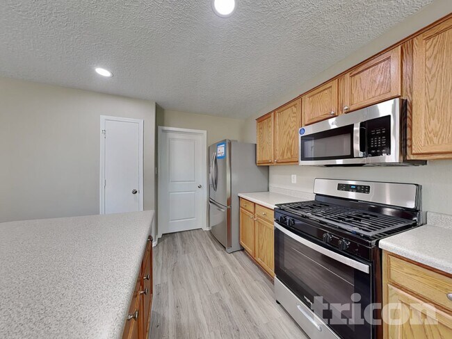 Foto del edificio - 6407 Black Hawk Dr NE
