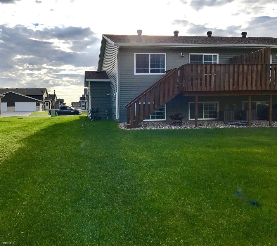 Primary Photo - 3 br, 2 bath Townhome - 2503 7th Ct W
