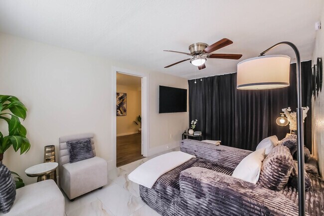 Foto del edificio - 1327 W 21st St