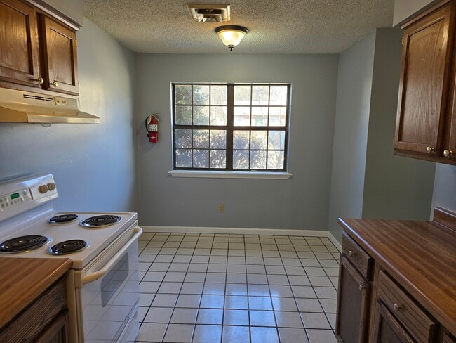 Building Photo - 1414 E O St