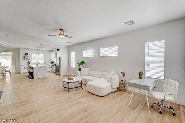 Foto del edificio - 3236 Rushing Waters Pl