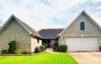 Building Photo - 423 Bluebird Ln
