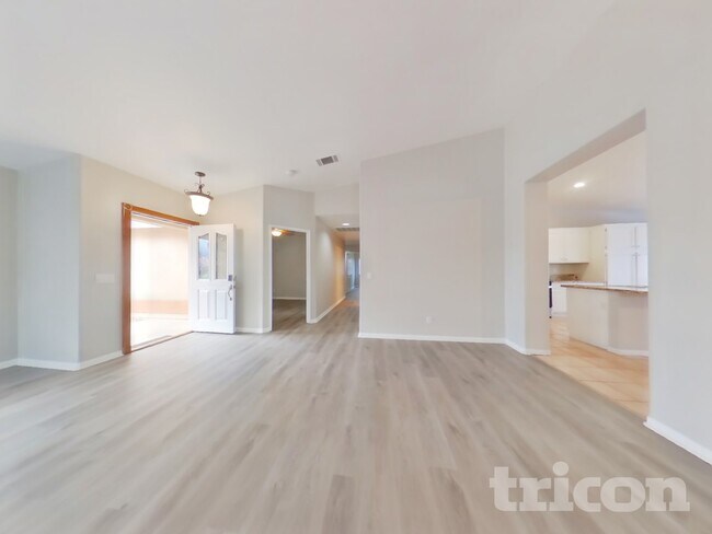 Building Photo - 843 Pike Dr