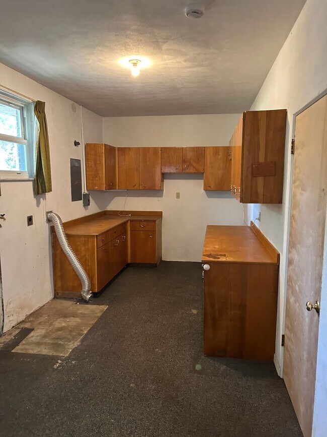 Building Photo - 1621 Sherborne Dr