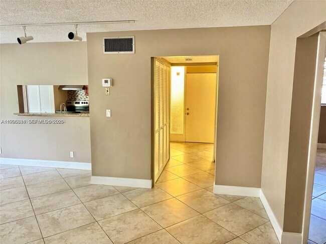 Foto del edificio - 3100 N Pine Island Rd