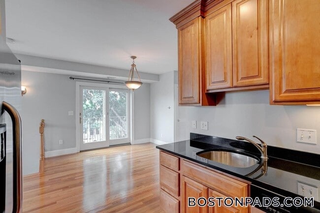 Foto del edificio - 168 W 9th St