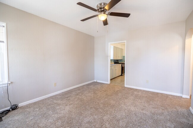 Foto del edificio - 805 E 6th St
