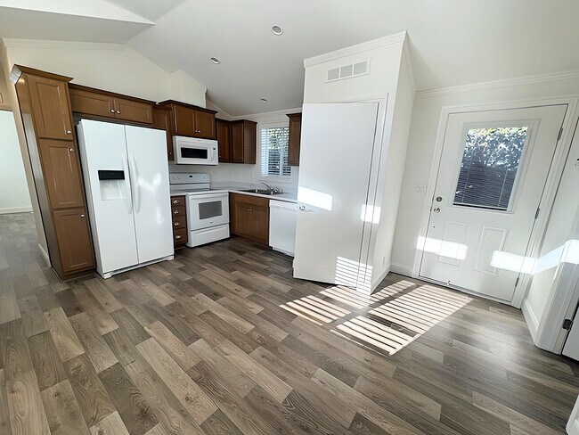 Foto del edificio - 8531 Kittyhawk Ave