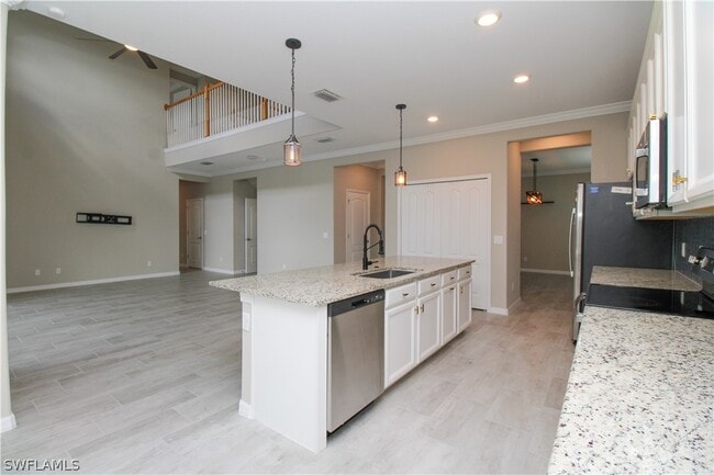 Building Photo - 2380 Fallglo St