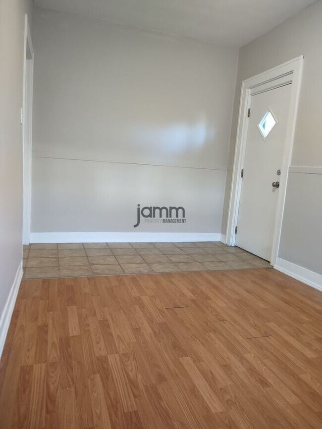 Building Photo - 2773 Hampshire-Unit 11