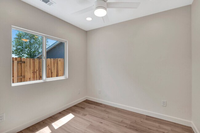 Foto del edificio - 2 bedrooms 1.5 baths home in San Diego FOR...