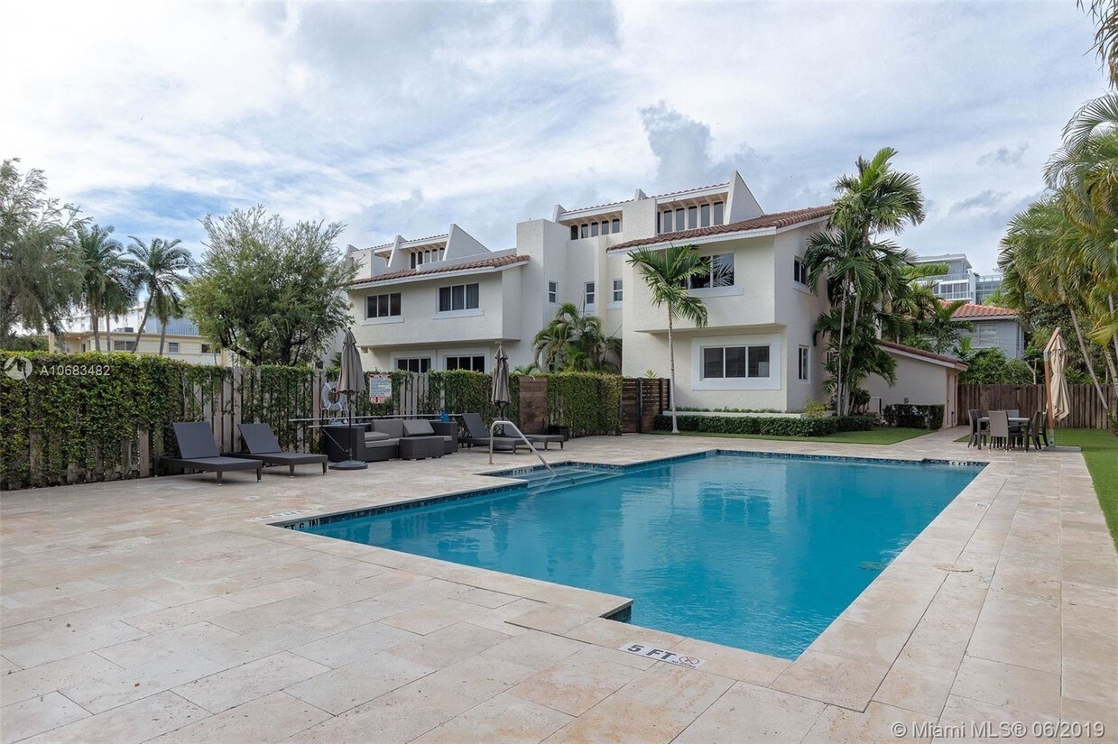 Foto principal - 1145 99th St