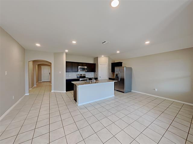 Building Photo - 916 Roland Dr